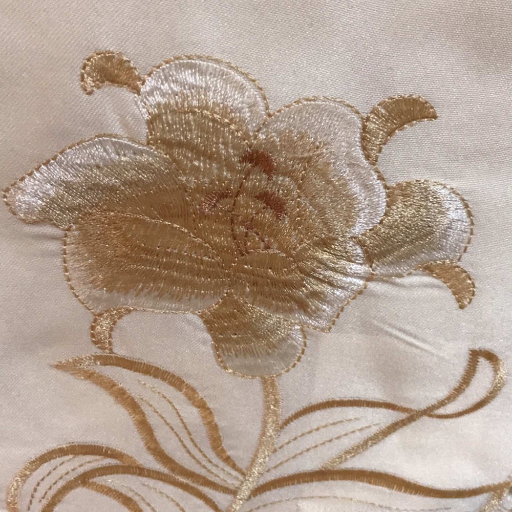 Table runner - Picture 3 of 4